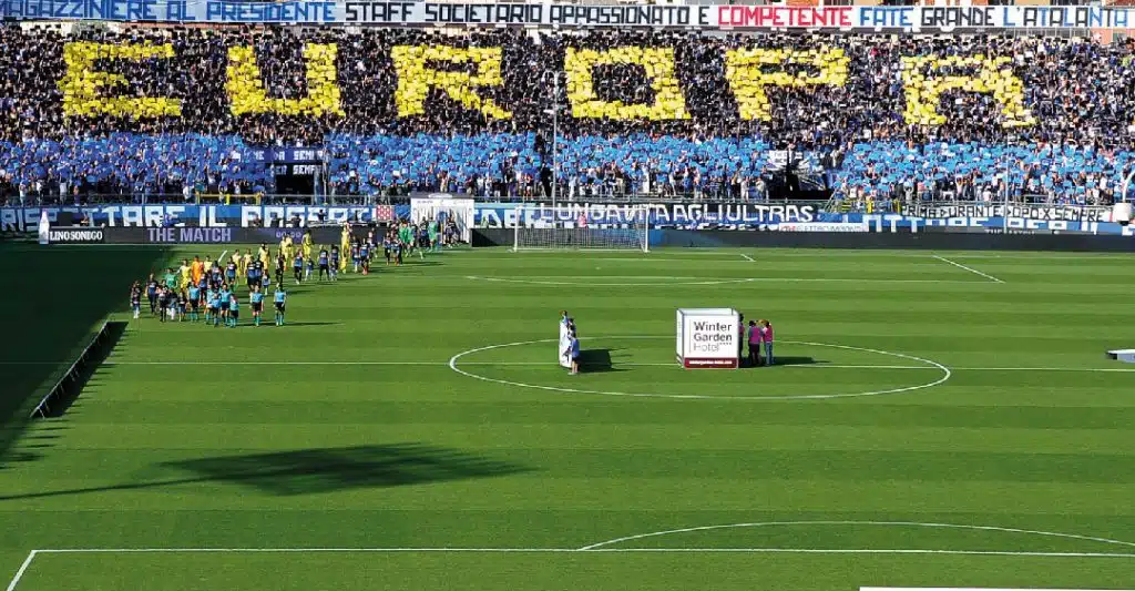La Curva dell'Atalanta festeggia l'ingresso in Europa League